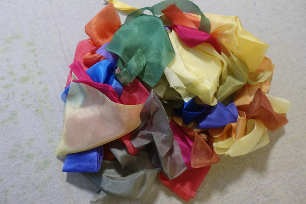 Seidenreste Märchenseide pflanzengefärbt Filzen