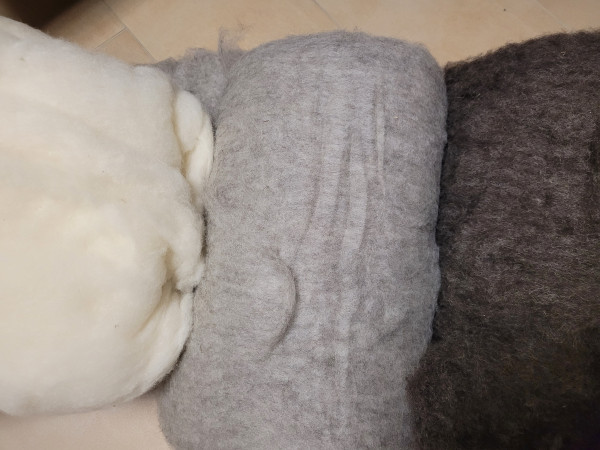Kardierte Schafwolle im Vlies Filzwolle Bastelwolle