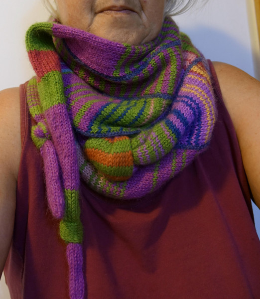 Zipfel-Loop Cowl Schlauchschal Royal-Alpaca pflanzengefärbt handgestrickt