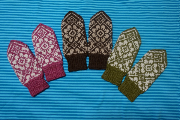 Strick-Handschuhe Alpaca Strickhandschuhe Fäustel handgestrickt Geschenk Stranded 'Irish flowers'